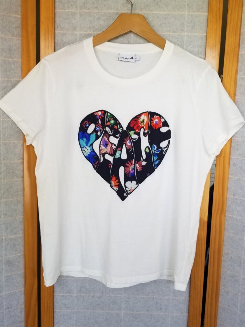 Desigual Peace T-Shirt Heart Graphic White Tee 100% Cotton New with Flaw XL